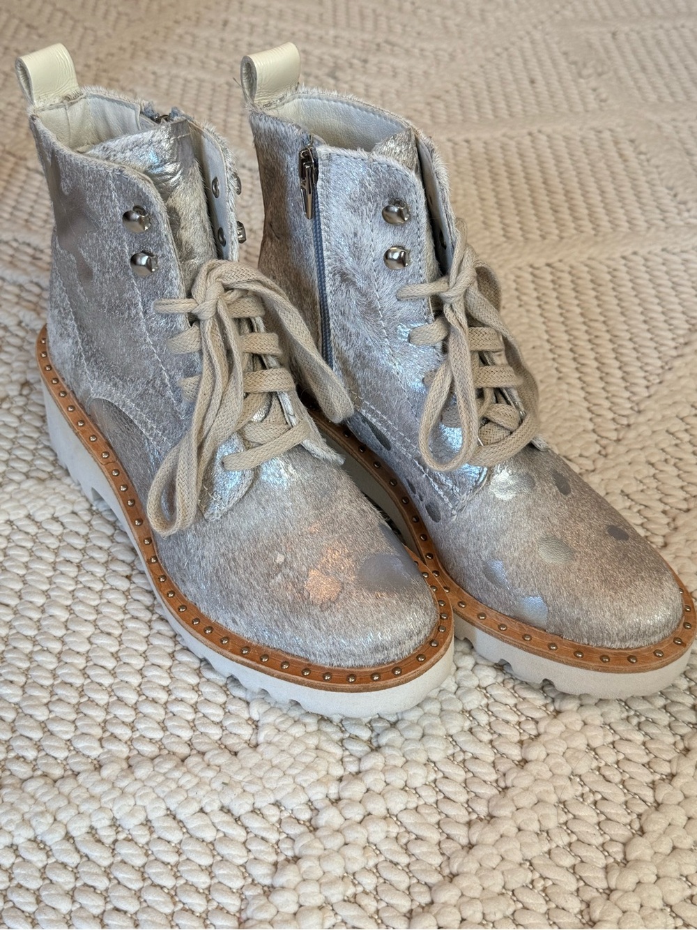 DOLCE VITA Women's Silver cow hide Metallic Lace-Up Booties